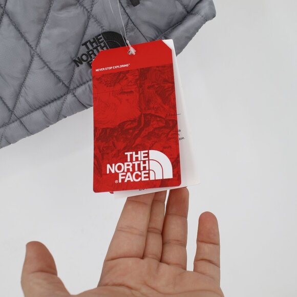 NWT The North Face Vest Women's Medium ECO ThermoBall Trekker Quilted Mid Gray - Picture 4 of 12